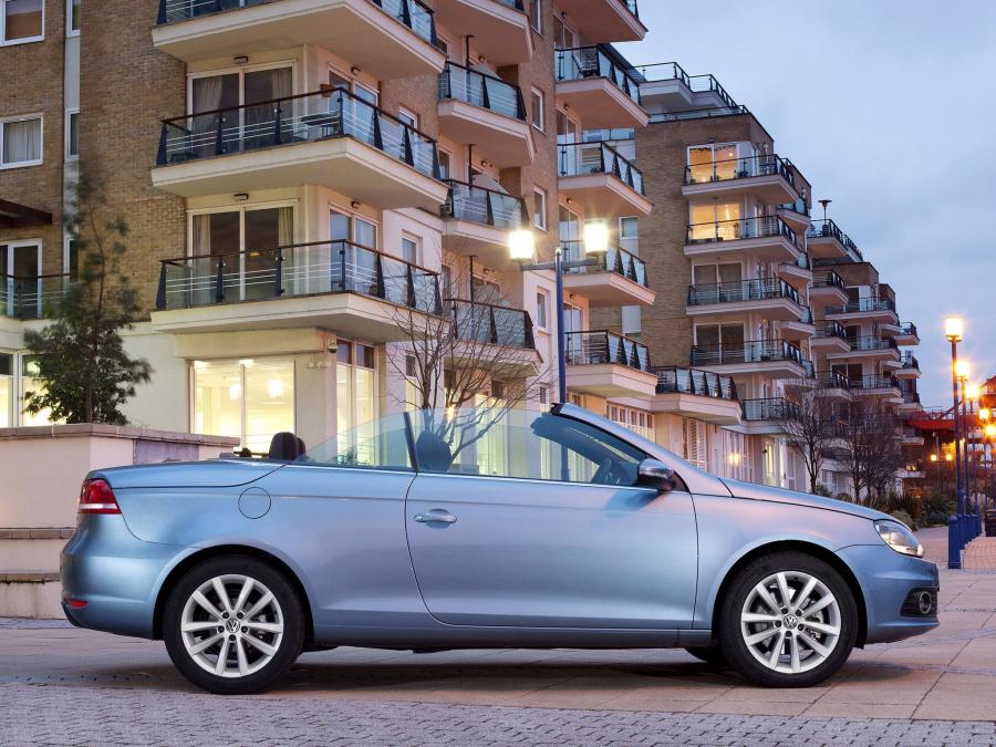  Volkswagen Eos 2.0 TDi BlueMotion 2010 года  (UK) (фото 9 из 29)